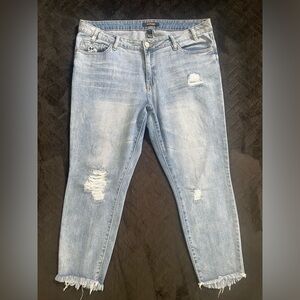 Cropped low waist distressed jeans